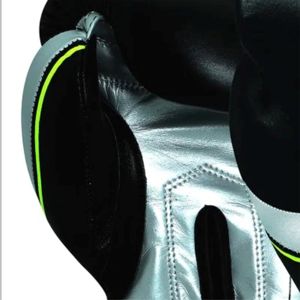 Gants de boxe en cuir véritable 100% originaux, sur mesure, de haute qualité, avec design et logo personnalisés, faits à la main, en vente. - Product Image 4