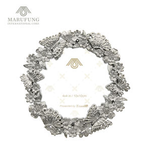 Marco de fotos de aleación de zinc, redondo, plateado, mariposa y patrón de flores pequeñas, 4x4 pulgadas - Product Image 1