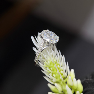Bague de fiançailles en or 14 carats avec diamant ovale de 3,50 carats, taille D VVS2, cultivé en laboratoire, halo caché pavé, certifiée IGI - Product Image 3