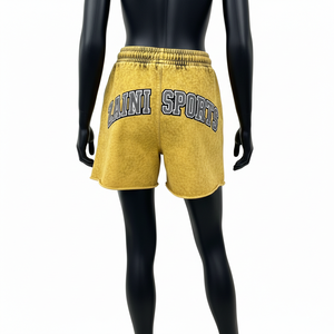 Shorts dorados de felpa de algodón y poliéster de 320 GSM para mujer, con lavado ácido, pedrería y logotipo personalizado con transferencia térmica. - Product Image 2