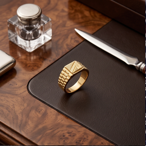DIVYORO Bague classique pour homme plaquée or 22 carats avec bande côtelée - Product Image 2