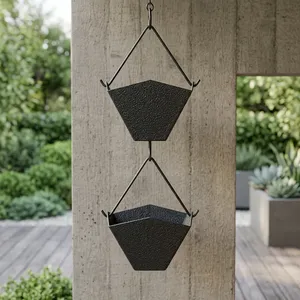 Ornement de jardin suspendu moderne en métal, forme irrégulière, finition peinte, résistant aux intempéries, élément décoratif extérieur - Product Image 5