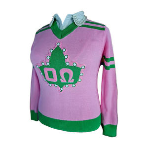 Pull en tricot à col en V pour femme avec logo Omega brodé vert et rose, manches longues, style preppy - Product Image 2