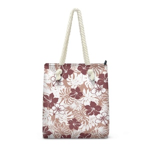 กระเป๋าถือลายดอกชบาโพลินีเซียสำหรับผู้หญิง แบบดรอปชิป พิมพ์ตามสั่ง กระเป๋าช้อปปิ้งสำหรับวันหยุด กระเป๋าโท้ทเชือกแบบลำลองสวยหรูสำหรับสาวๆ - Product Image 3