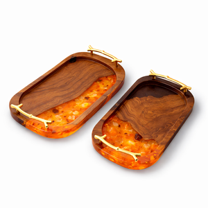 Plateau en bois artisanal avec incrustation de résine orange et poignées dorées, plateau de service à bords naturels pour la cuisine et la table à manger - Product Image 1
