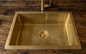 Grifo de cocina OEM hecho a mano, moderno, de latón dorado cepillado 304/201, de doble orificio, rectangular, para fregadero comercial de doble cubeta - Product Image 2
