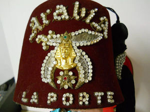 Chapeau Fez Shriner en feutre bordeaux Arabia La Porte avec étui, Chapeau maçonnique de haute qualité, personnalisé, meilleure vente, très populaire - Product Image 4