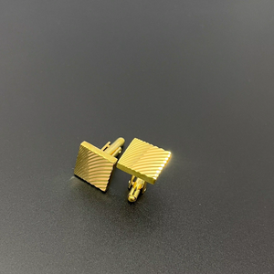 Ensemble de boutons de manchette et pince à cravate en or gravé de motifs tourbillonnants de luxe Benon pour hommes |   Accessoires de fête et de mariage formels haut de gamme, cadeau d'affaires - Product Image 1