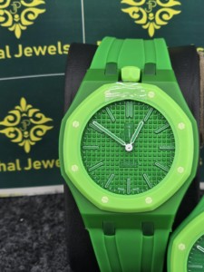 Reloj de Cuarzo Octagonal Verde Unisex, Pantalla Analógica, Correa de Silicona, Estilo Deportivo, Esfera de 40 mm, Resistente al Agua - Product Image 2