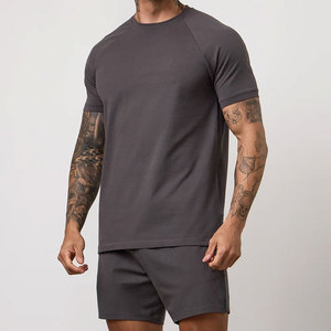 Ensembles assortis pour hommes prêts à être expédiés, ensembles t-shirt et short, ensembles effet délavé, directement de l'usine. - Product Image 4