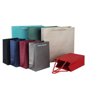 Emballages de bijoux personnalisables et réutilisables avec logo, et sacs shopping en papier pour présentation. - Product Image 2