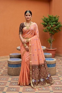 Sari indio tradicional con motivos florales y de árboles, ropa de boda para mujer, de proveedor indio. - Product Image 3