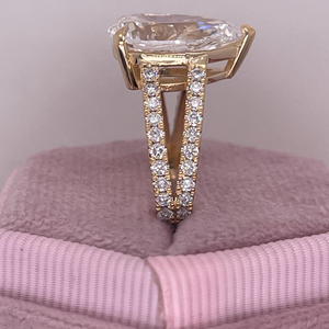Bague de fiançailles à deux branches avec diamant de laboratoire taille poire de 4,50 carats - Product Image 4