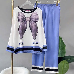 Conjunto de dos piezas de ropa de dormir para mujer, cómodo, a la moda, lavable, con embalaje personalizado, de fabricante vietnamita. - Product Image 1