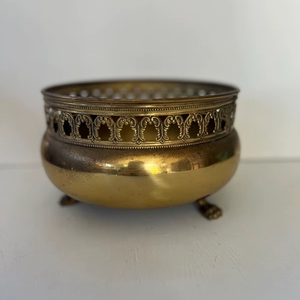 Macetero Metálico para Decoración de Mesa y Estantes con Tamaño Compacto y Calidad de Construcción Resistente - Product Image 1