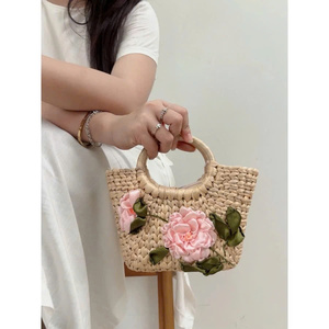 Sac fourre-tout décontracté en paille tressée, style boîte, vintage, rond, avec bandoulière en cuir PU, fermeture éclair et broderie - Product Image 6