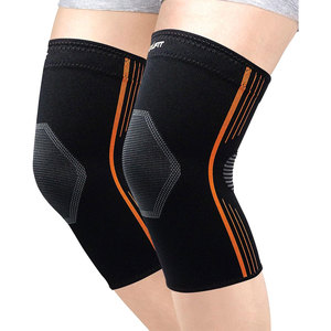 Genouillère noire avec surpiqûres orange, soutien élastique compressif, vêtements de sport pour hommes - Product Image 1