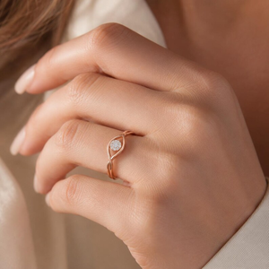 Anillo de Compromiso de Oro Rosa de 14k con Diamante de 1 Quilate, Claridad VS1, Color F, Corte Brillante Redondo Romántico, Diamante CVD, Estilo Halo - Product Image 3