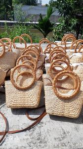 ออกแบบใหม่ร้อนขายธรรมชาติทอฟางกระเป๋าสำหรับสาว OEM ยอมรับโลโก้ที่กำหนดเองและบรรจุภัณฑ์หลากหลายทางเลือกจากเวียดนาม - Product Image 6