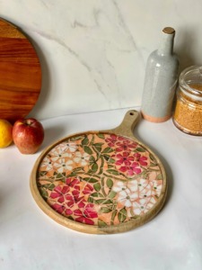 Plateau à pizza floral Fiesta, plateau à fromage, cadeau personnalisé pour les amateurs de pizza, plat en bois, mobilier de patio, assiette à collation, plateau alimentaire compartimenté - Product Image 6
