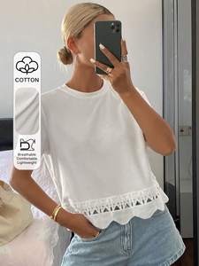 Camiseta Blanca con Dobladillo de Encaje Geométrico, Camisas de Mujer con Dobladillo de Encaje Festoneado Personalizado, Blusas de Verano Elegantes e Informales de Manga Corta con Cuello Redondo de Algodón - Product Image 4