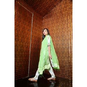 Conjunto de Traje de Mujer en Chifón de Algodón Blanco con Estampado de Hojas - Talla XS - Product Image 4