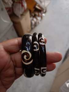 Brazalete de Resina con Patrón Geométrico Griego Marrón Oscuro y Blanco, Brazalete Redondo Liso con Estampado para Mujer, Joyería de Moda para Brazo - Product Image 4