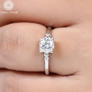 แหวนหมั้นเพชรโมอิสซาไนต์ทรงคุชชั่น Charm_Jewells เงินแท้ 925 ชุบโรเดียม ประดับแบบหนามเตย ดีไซน์คลาสสิกสำหรับผู้หญิง รับรองโดย IGI น้ำหนัก 3 กรัม - Product Image 1