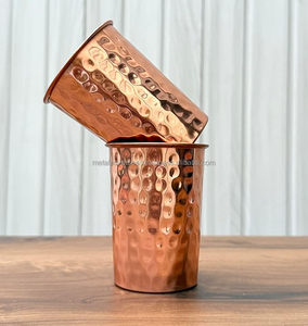 Tasses en cuivre pur martelé avec poignée pour boire de l'eau, compatibles lave-vaisselle et micro-ondes, personnalisables pour la santé ayurvédique - Product Image 1