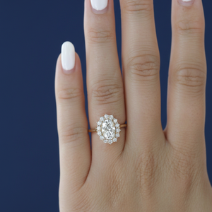 Anillo de Compromiso con Diamante Ovalado Cultivado en Laboratorio de 2.65CT, Certificado IGI, VVS2, Color F, Oro de 14K con Baño de Rodio - Product Image 6