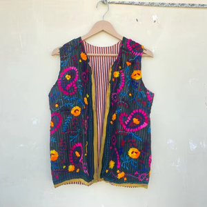 Chaqueta Reversible de Algodón Acolchado Kantha con Estampado Floral Indio Digital para Mujer, Transpirable y Ecológica para Otoño, Invierno y Primavera - Product Image 1