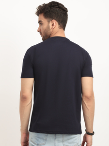 ¿De quién son los auriculares? Camiseta de Manga Corta con Cuello Redondo para Hombre, Color Azul Marino, Regular, Transpirable, de Algodón y Poliéster, con Estampado Gráfico (HMT-2016) - Product Image 3