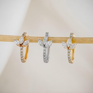 Pendientes de Aro con Diamantes y Flor de Loto en Oro de 18k, Corte Marquesa, Joyería Floral Inspirada en la Naturaleza, Pendientes Elegantes y Delicados - Product Image 2