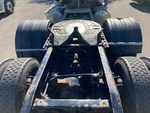 Camion tracteur diesel à couple élevé 6x4 pour la logistique commerciale intensives et le transport routier mondial de marchandises lourdes - Product Image 4