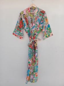 Bata tipo kimono con estampado floral rosa, de longitud completa, manga corta, cuello en V, cierre con cordón, ropa de dormir informal de verano - Product Image 1