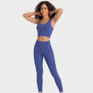 Ensemble de yoga pour femmes, couleurs unies simples, respirant, vêtements de sport et de fitness, ensemble 2 pièces pour le sport et la course à pied. - Product Image 3