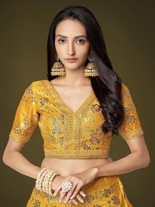 Rivaayat House Lehenga Choli de Seda Amarilla con Bordado Dori, Traje de Boda, Ropa Étnica India para Fiestas para Mujer, En Stock - Product Image 3
