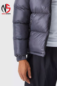 Chaqueta Acolchada con Capucha de Poliéster Brillante, Diseño Personalizado, Color Gris, Resistente al Viento, Cálida para Invierno, con Bolsillos - Product Image 2