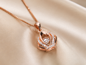 Collar con Colgante de Loto de Plata de Ley 925 Chapado en Oro Rosa con Circonita Cúbica, Elegante Collar con Piedra Flotante para Mujer - Product Image 1
