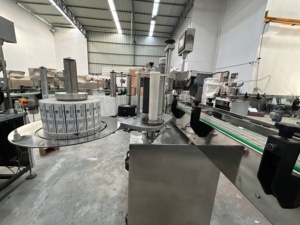 Machine d'étiquetage de bouteilles carrées à un seul côté - Product Image 3