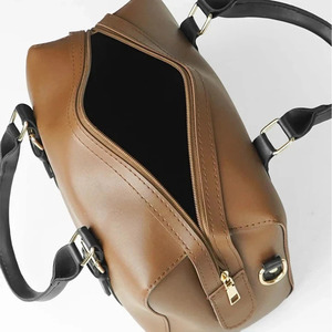 Sac fourre-tout élégant en cuir véritable avec poignées souples, construction à panneaux et fermeture éclair, pour un usage quotidien minimaliste unisexe - Product Image 3