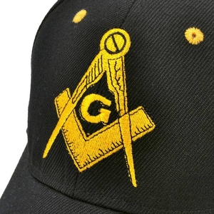 Casquette de baseball Premium Master Mason Blue Lodge noire avec broderie dorée du carré et de la boussole, ajustable - Product Image 2