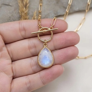 Collier pendentif en pierre de lune arc-en-ciel naturelle 22 mm, bijoux artisanaux en pierres précieuses, fermoir à bascule en laiton et argent sterling 925, vente en gros - Product Image 3