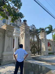 Eleve la elegancia de su propiedad con una puerta de hierro forjado de lujo que refleja elegancia y un estilo europeo atemporal. - Product Image 5