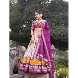DESIGNER TUSSAR SOIE AJRAKH IMPRIMÉ LEHENGA CHOLI AVEC VIN DUPATTA - Product Image 1