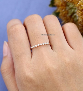 Anillo de Boda de Moissanita de 1.70mm con 8 Piedras, Corte Brillante Redondo Incoloro, Anillo Apilable con Engaste de Burbuja, Joyería - Product Image 5