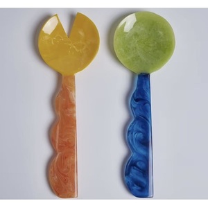 Juego de utensilios de cocina de resina artesanal para ensalada, cuchara y tenedor duraderos, aptos para alimentos y lavavajillas - Product Image 1