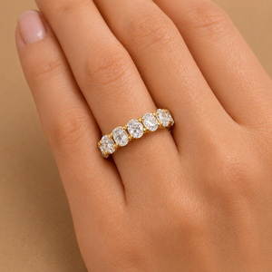 Anillo de Boda Clásico de Oro de 14K con Diamante Ovalado Cultivado en Laboratorio, Banda de Eternidad Completa con Garras Compartidas y Galería Abierta, para Uso Diario, para Mujer - Product Image 3