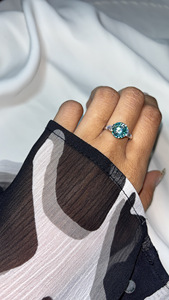 Bague en diamant moissanite bleu cyan, taille portugaise, bijou élégant, éclat intemporel, brillance, savoir-faire raffiné, design radieux - Product Image 6