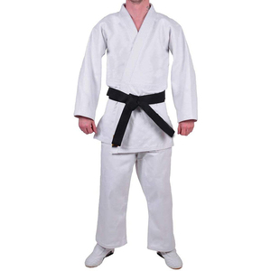 Uniforme de judo avancé conçu pour les arts martiaux, avec une structure en tissu robuste qui soutient les projections, le grappling et les séances d'entraînement fréquentes. - Product Image 2